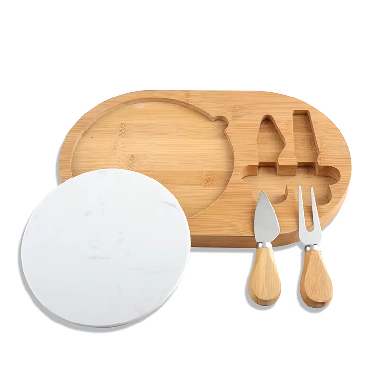 Tabla de queso con 2 utensilios de corte